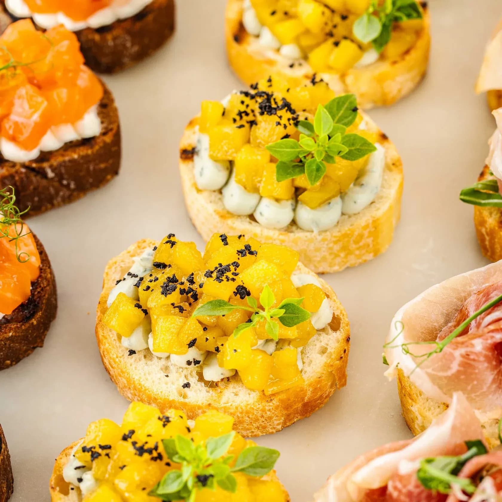 Сет средиземноморских брускетт