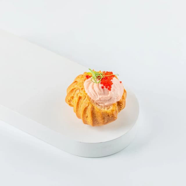 Профитроль с муссом из норвежского лосося