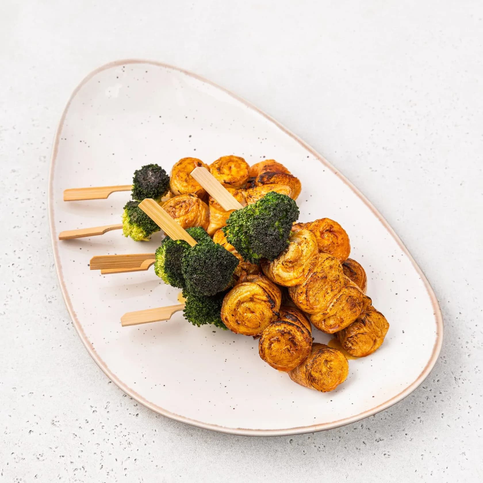 Куриный рулет в беконе с брокколи