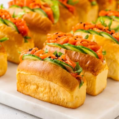 Мини хот-дог с лососем