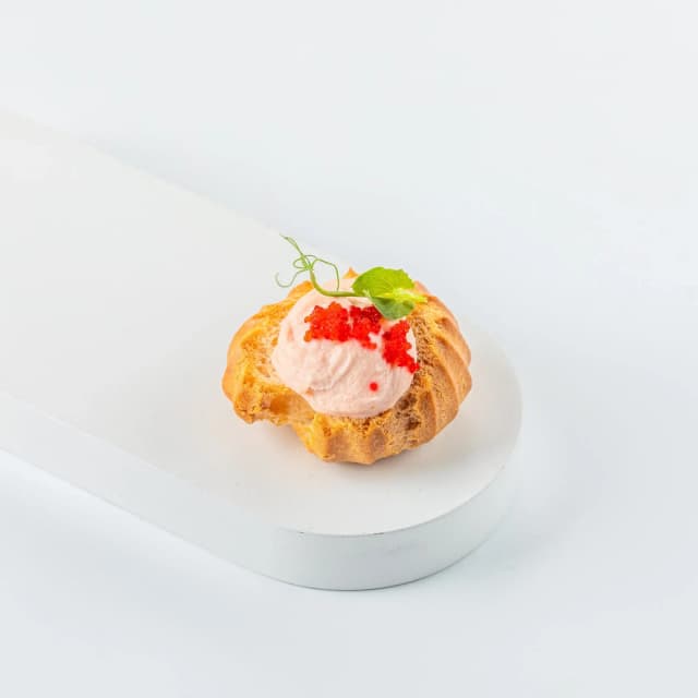 Профитроль с муссом из норвежского лосося