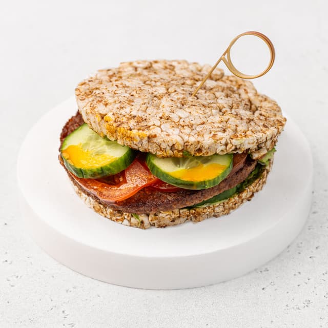 Бургер на хлебцах, с растительной котлетой, соусом гуакамоле