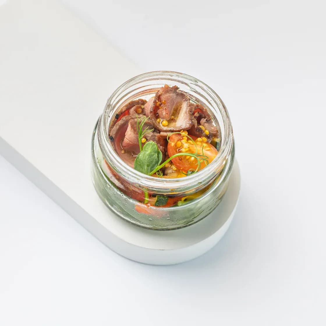 Салат с ростбифом и овощами гриль