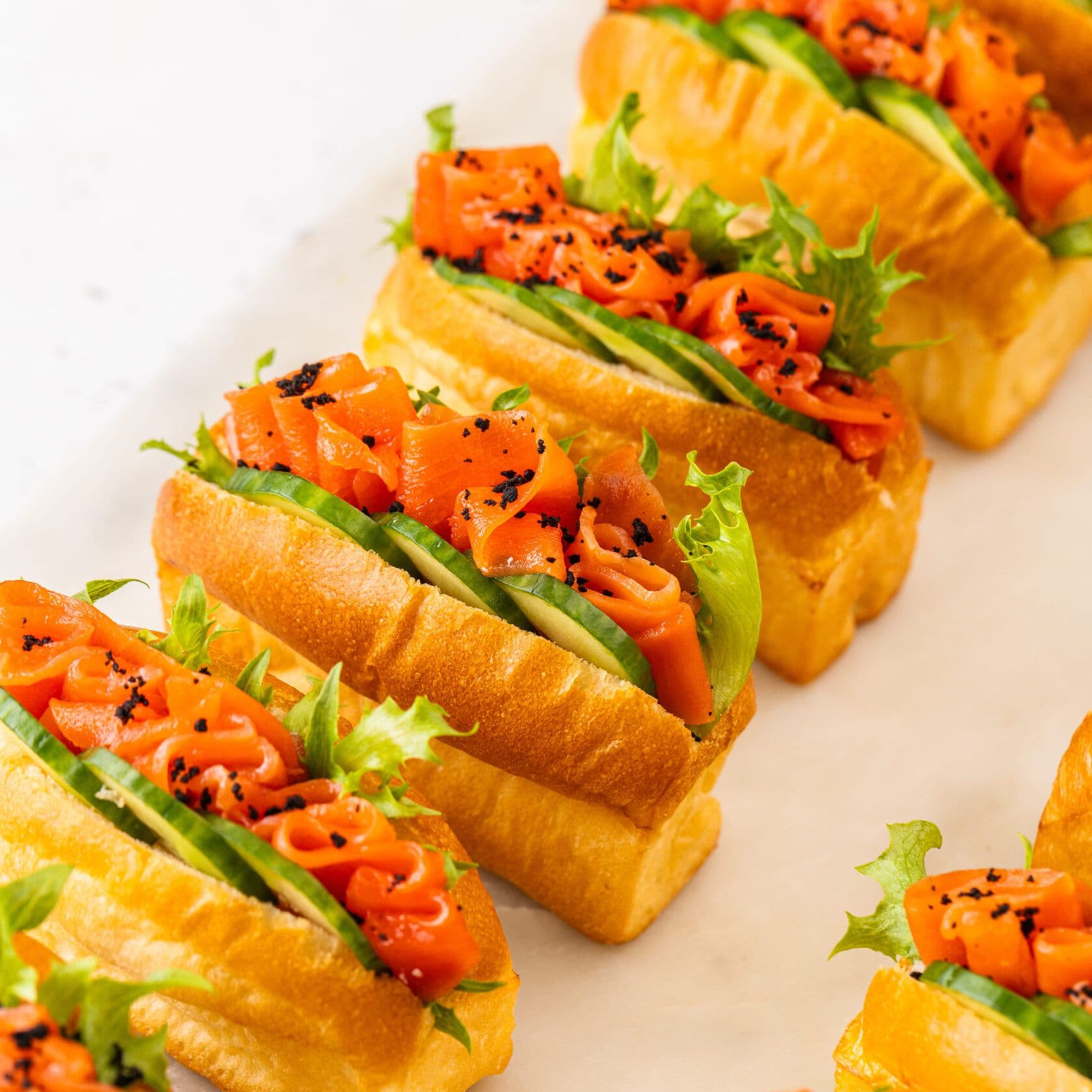 Мини хот-дог с лососем