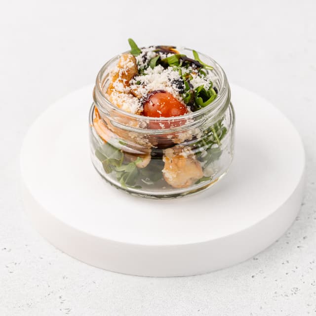 Салат с рукколой и креветкой