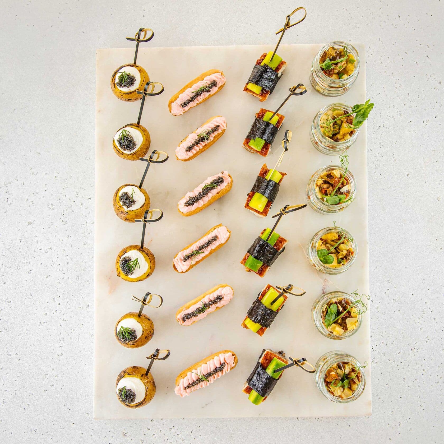 Сет нежных закусок с лососем и щучьей икрой