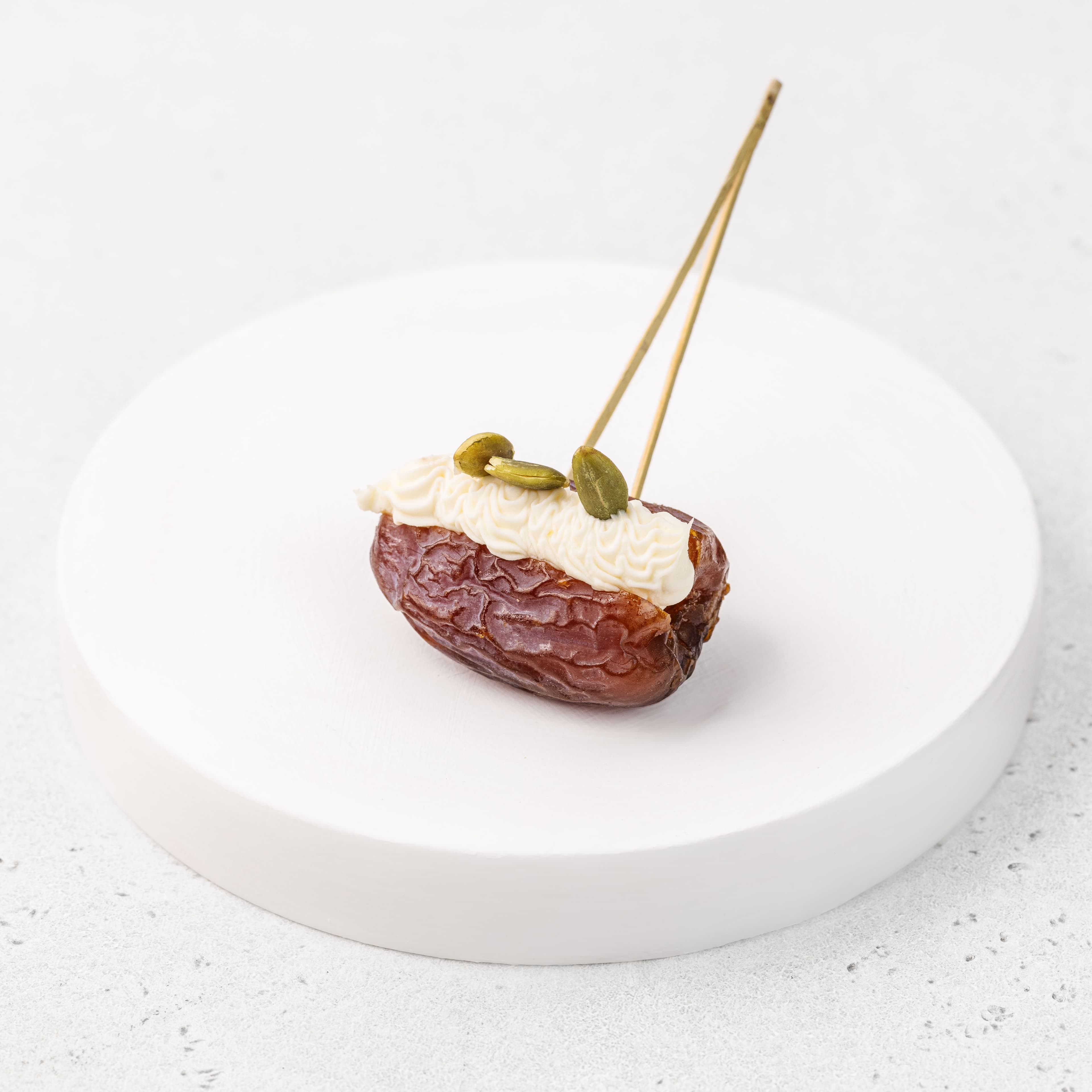 Финик королевский с рикоттой и семенем тыквы 