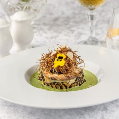 Скумбрия с баклажаном цукини и шпинатным соусом 