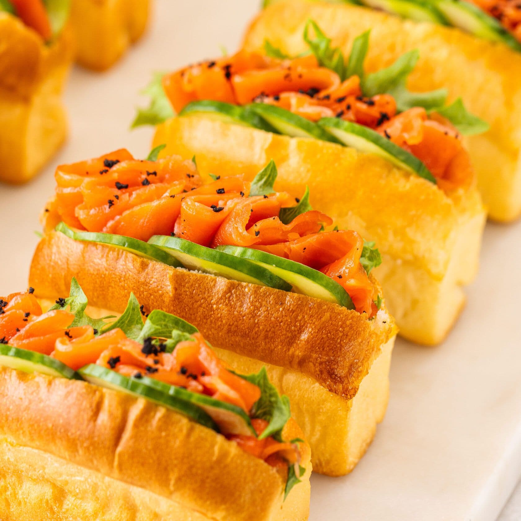 Мини хот-дог с лососем