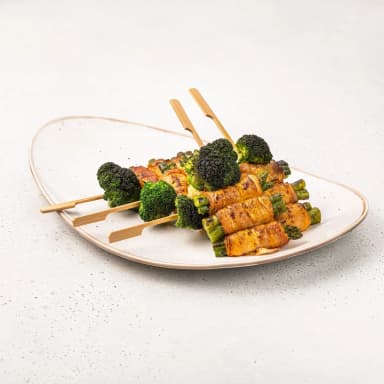 Спаржа в беконе с брокколи и халапеньо