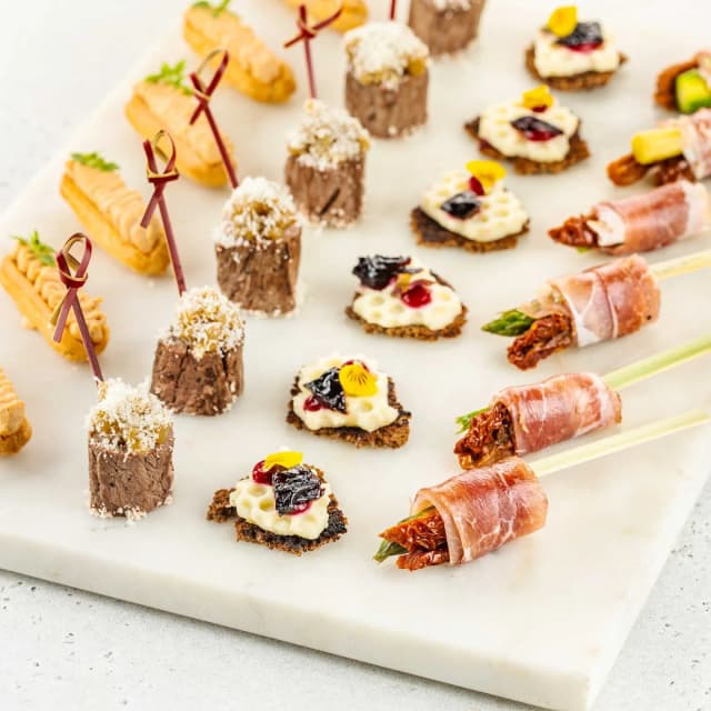 Сет канапе с грюйером и пармской ветчиной