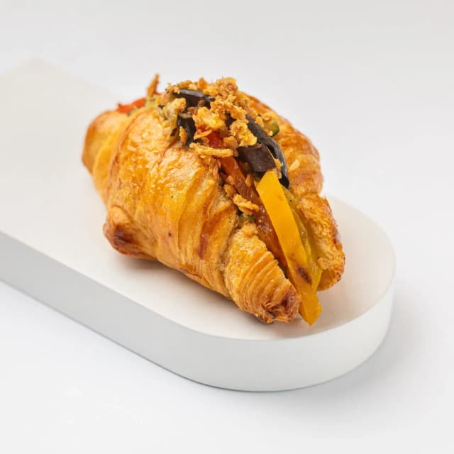 Круассан с печеными овощами