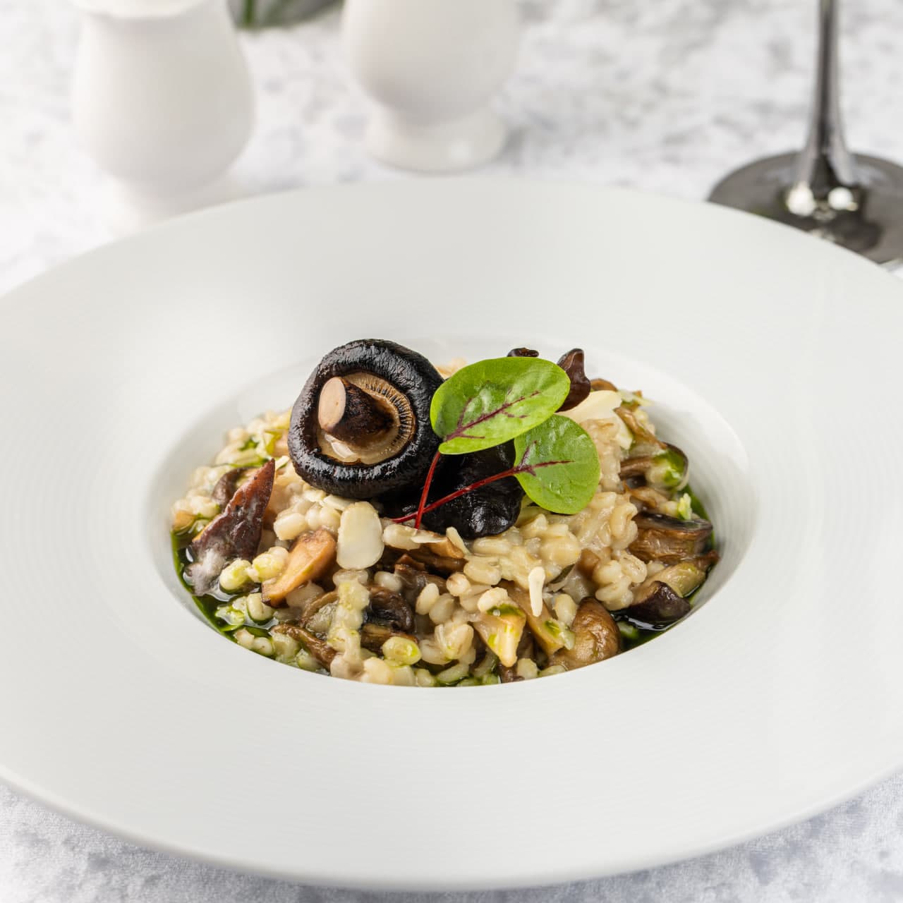 Перлотто с шиитаке, вешенками и древесными грибами