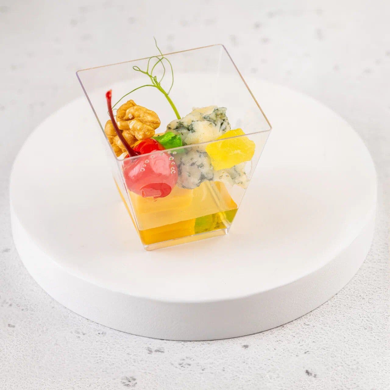 Канапе из сыров дор блю и гауды