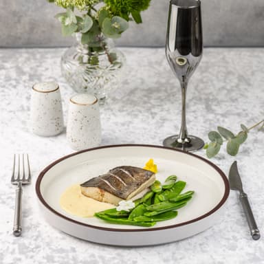 Угольная треска со стручковым горошком в сливочно-цитрусовым соусе