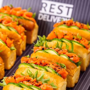 Мини хот-дог с лососем