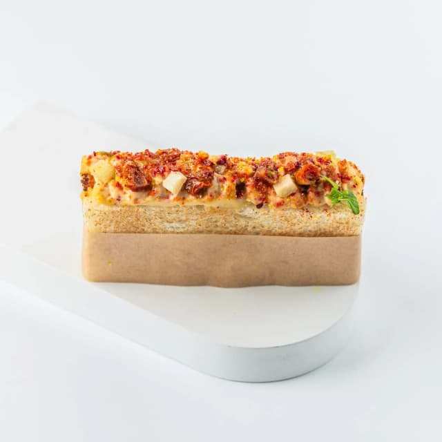 Сэндвич с хумусом, сельдереем и томатом в масле (VEG)