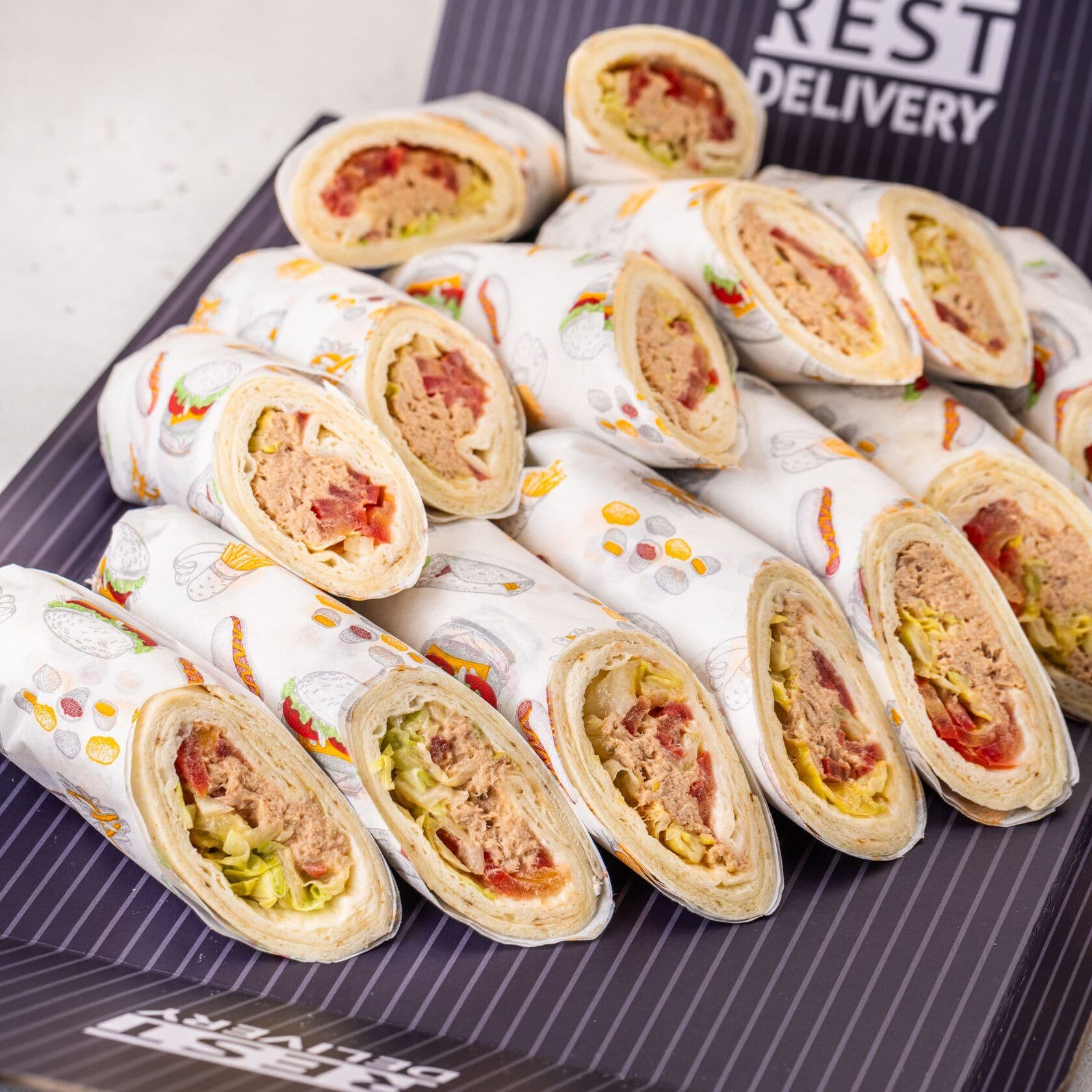 Сет роллов с тунцом