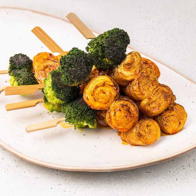 Куриный рулет в беконе с брокколи