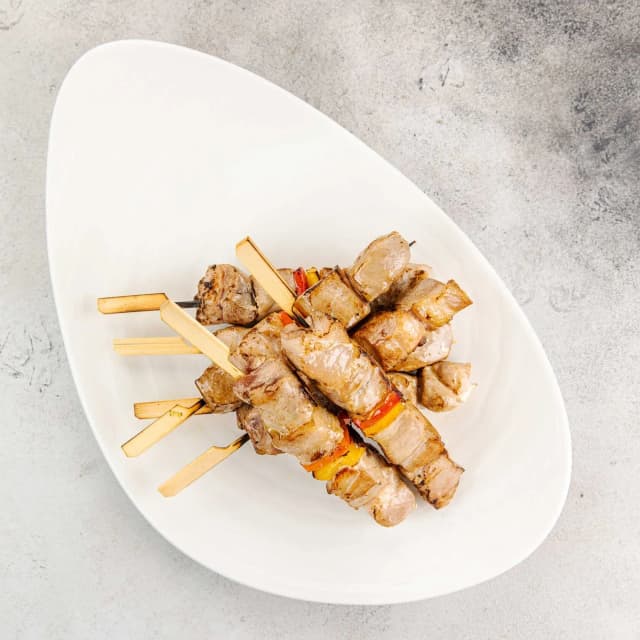 Маринованная свиная шея семенем кориандра