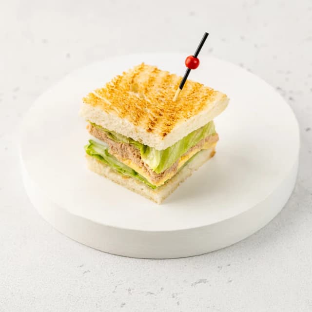 Сэндвич с тунцом