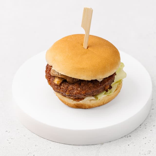 Бургер с растительной котлетой, маринованными огурцами, шампиньонами