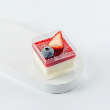 Паннакотта с клубничным соусом