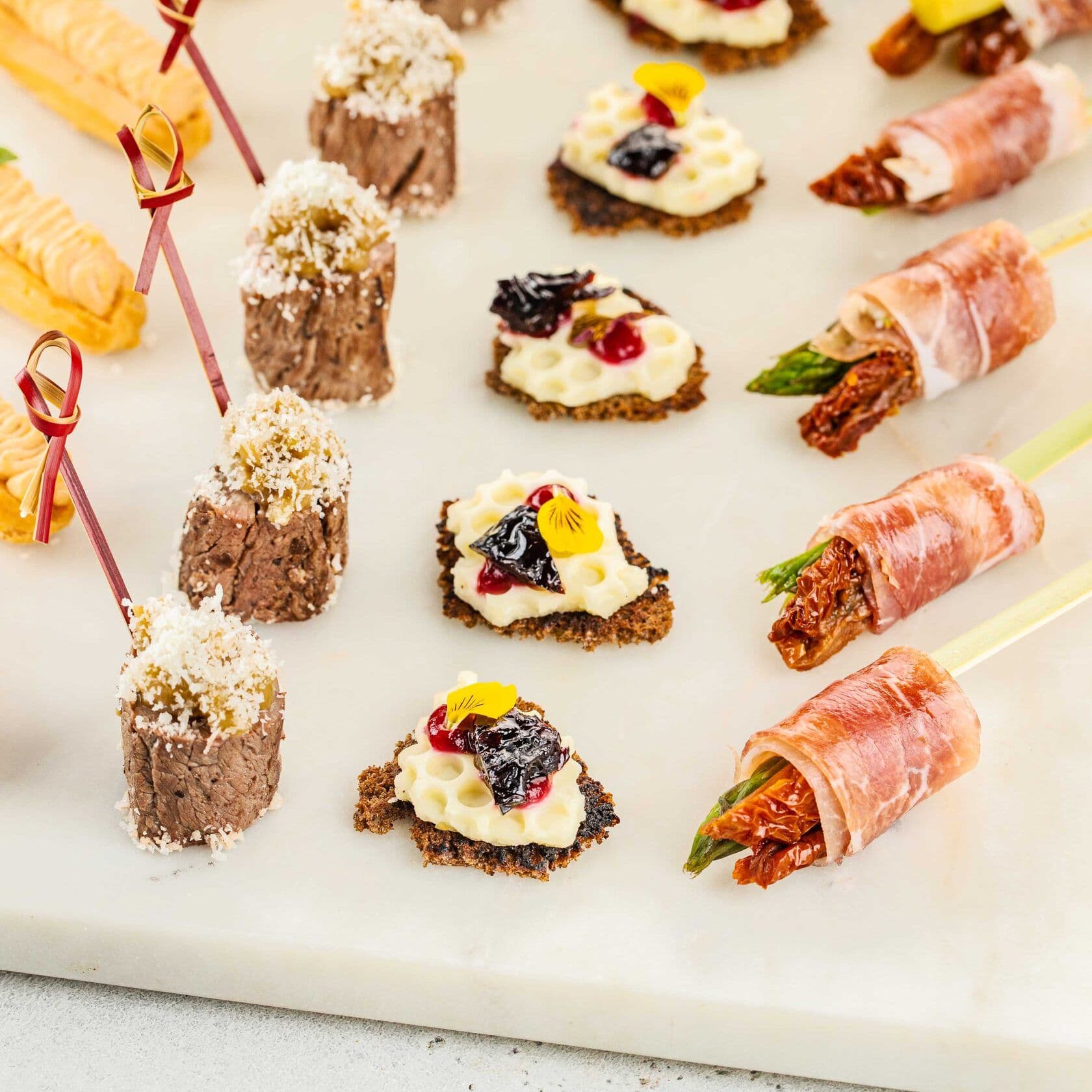 Сет канапе с грюйером и пармской ветчиной