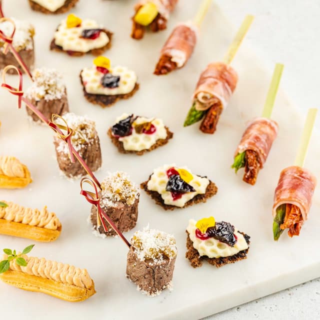 Сет канапе с грюйером и пармской ветчиной