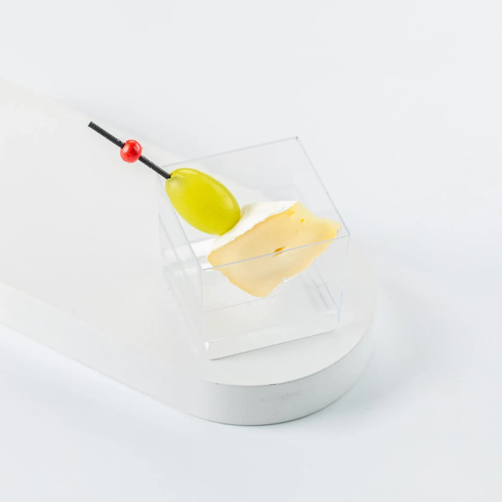 Нежнейший сыр бри с виноградом