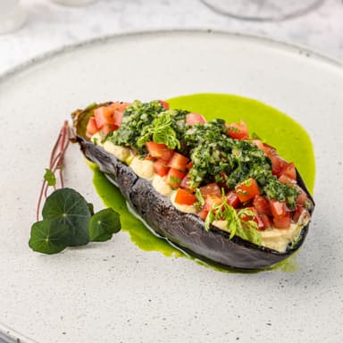 Запеченный баклажан с хумусом, томатами конкасе и соусом чимичури