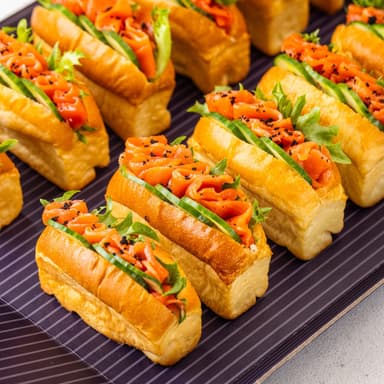 Мини хот-дог с лососем