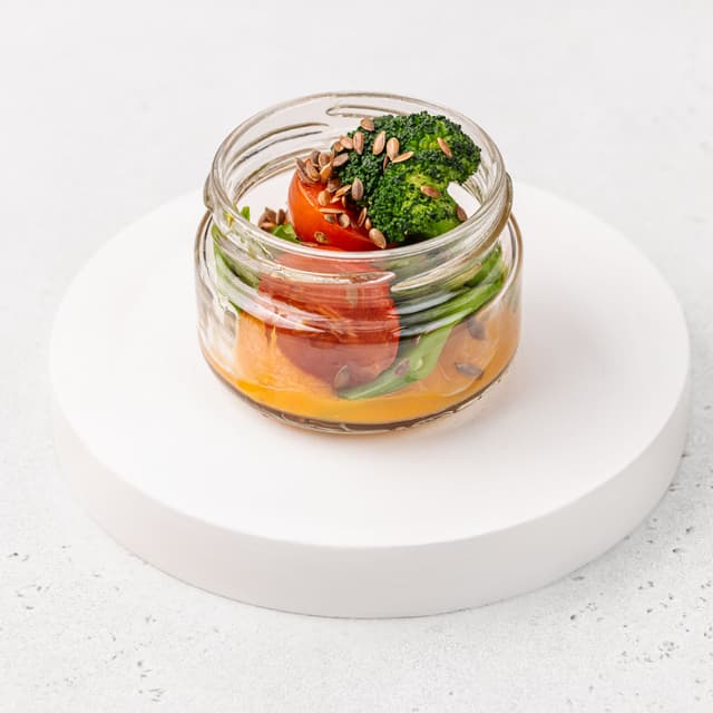 Мусс из тыквы и батата со спаржей, стручковой фасолью, семенами льна