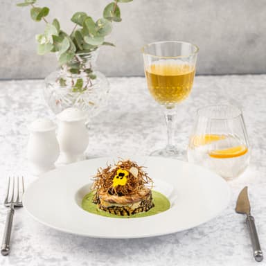 Скумбрия с баклажаном цукини и шпинатным соусом 