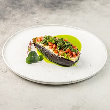 Запеченный баклажан с хумусом, томатами конкасе и соусом чимичури