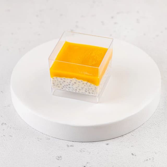 Чиа с кокосовыми сливками и пюре манго