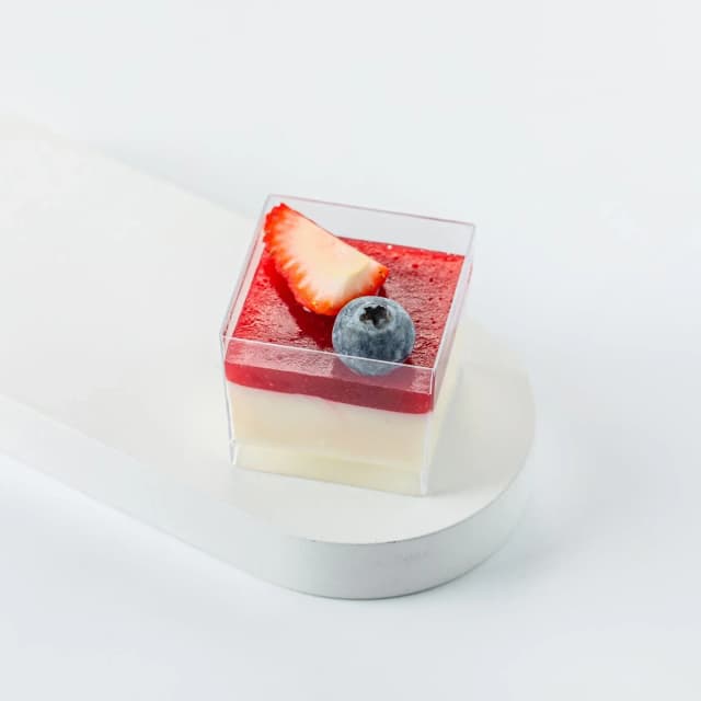 Паннакотта с клубничным соусом