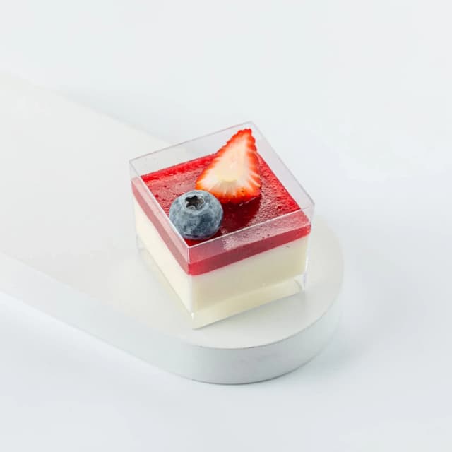 Паннакотта с клубничным соусом