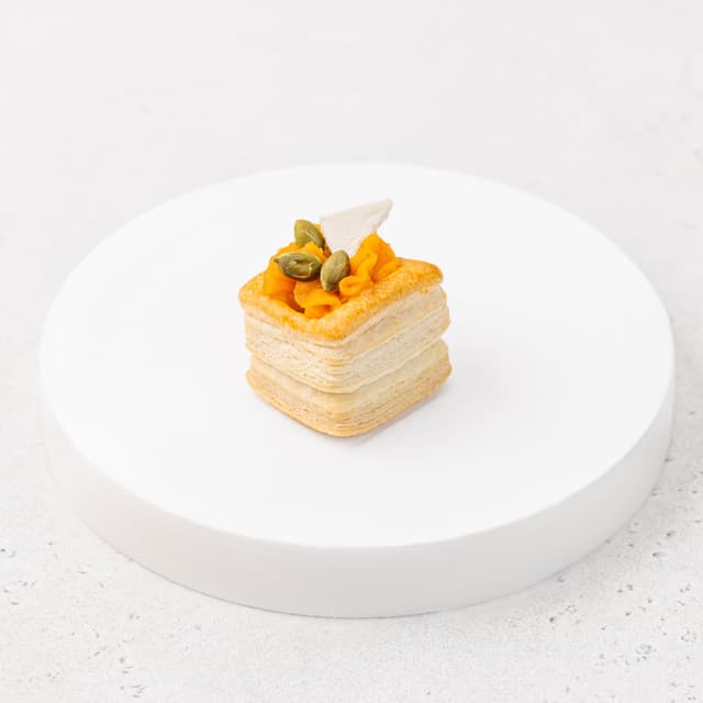 Волован с муссом из тыквы, брынзой и тыквенными семечками