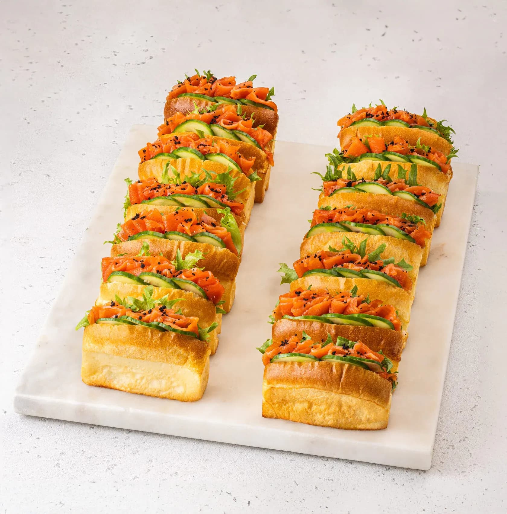 Мини хот-дог с лососем