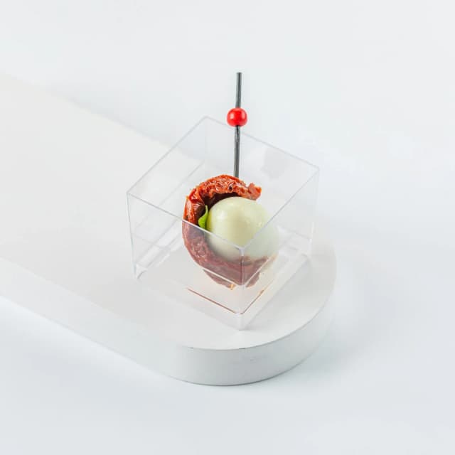 Вяленый томат с перепелиным яйцом