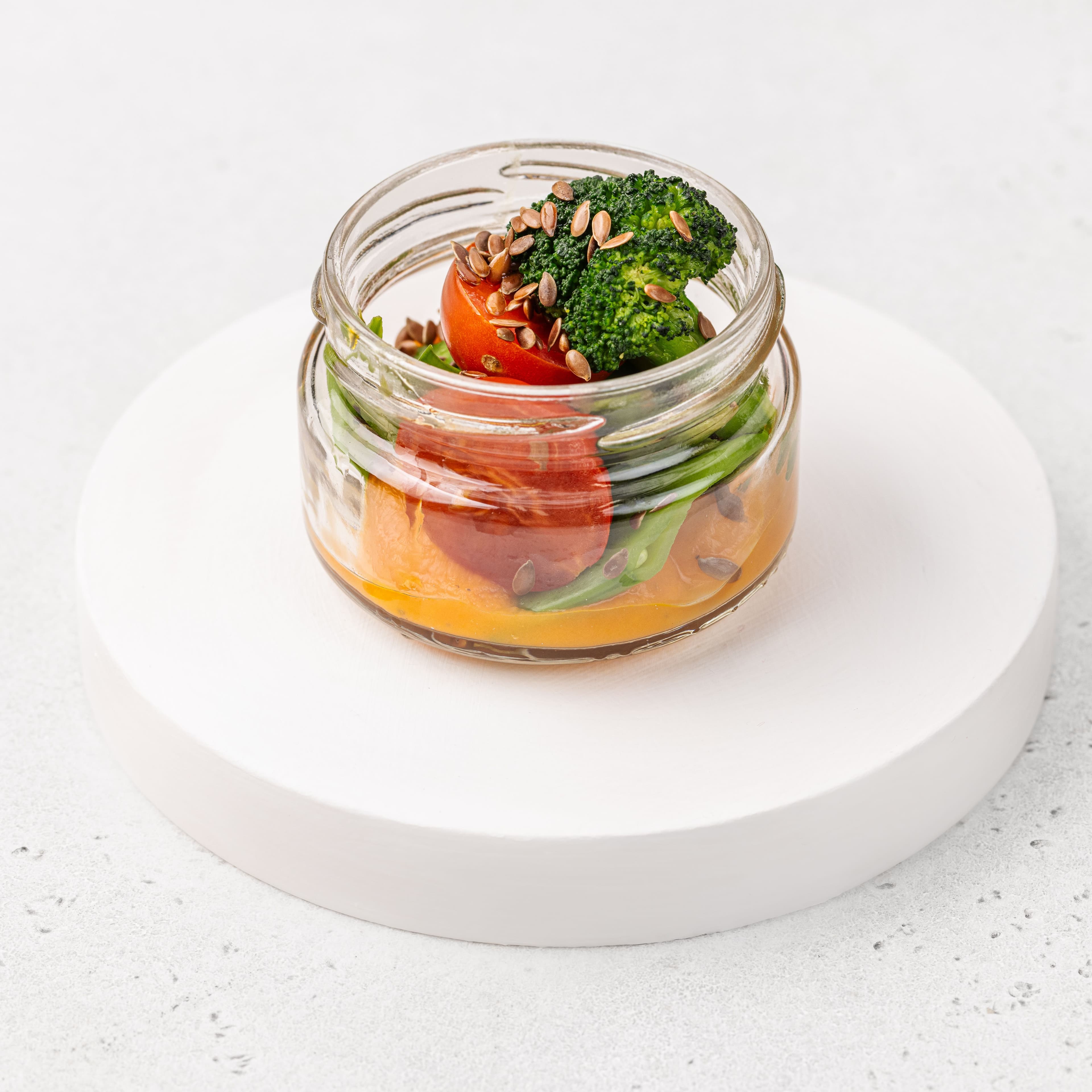 Мусс из тыквы и батата со спаржей, стручковой фасолью, семенами льна