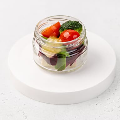 Свекла с тофу, зеленью, черносливом, горошком, и брокколи