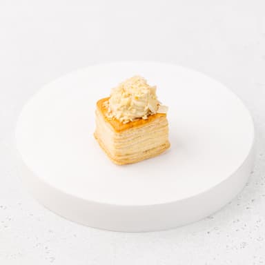 Волован мини с куриным муссом и грецким орехом