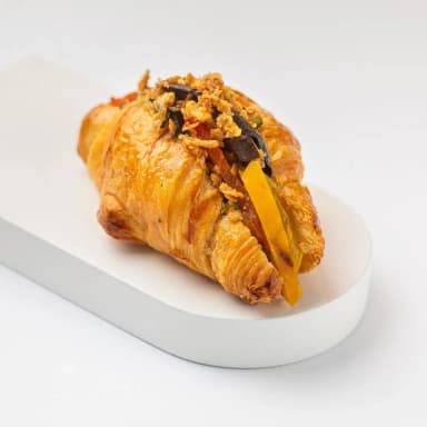 Круассан с печеными овощами