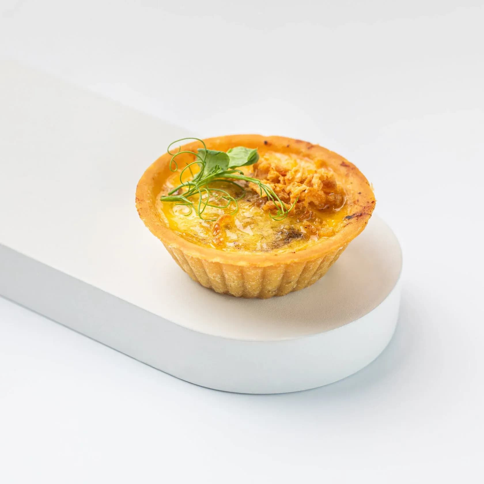 Мини-киш с курицей и белыми грибами