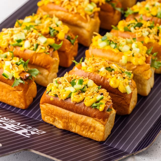 Мини хот-дог с колбаской Мини хот-дог с колбаской