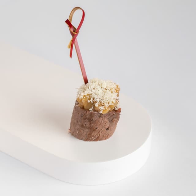 Канапе с говяжьей вырезкой Канапе с говяжьей вырезкой