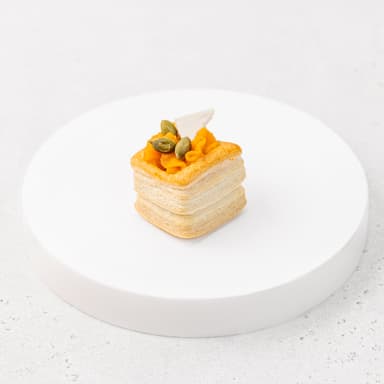 Волован с муссом из тыквы, брынзой и тыквенными семечками