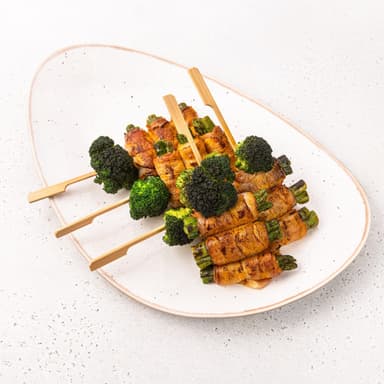 Спаржа в беконе с брокколи и халапеньо